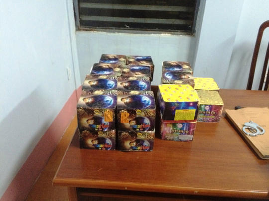 Pháo hoa, pháo nổ được tiêu thụ "ngầm" nhưng không khó để mua được.