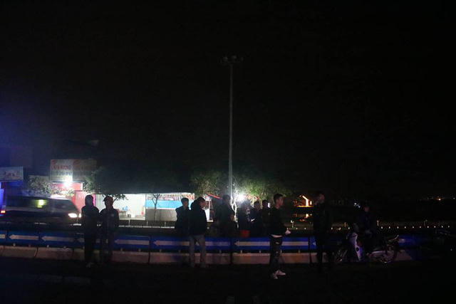 "Ngã tư chết người" tối thui, không có điện chiếu sáng.