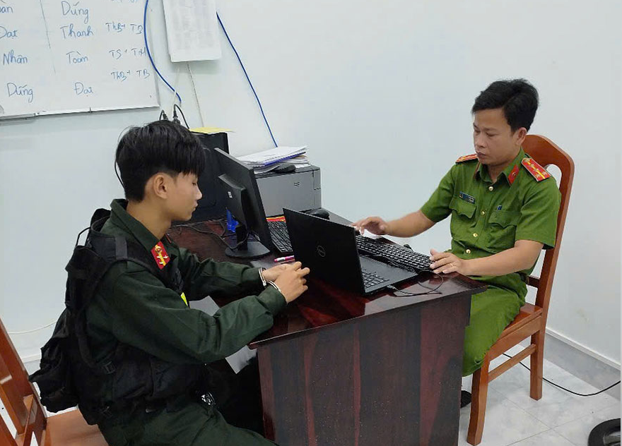 Công an xã Sông Bình đấu tranh với đối tượng Nguyễn Phạm Hoàng Dương