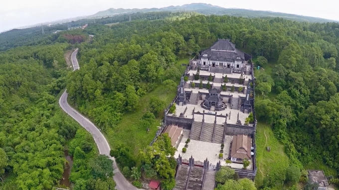 Hình ảnh Huế từ trên cao thật hùng vĩ nên thơ.