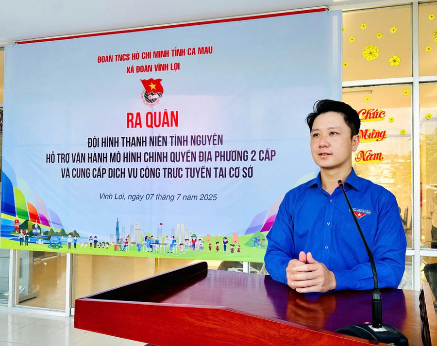 Ông Ngô Quốc Quận – Phó Chủ tịch Ủy ban MTTQ Việt Nam xã, Bí thư Đoàn xã Vĩnh Lợi, phát biểu tại buổi lễ.