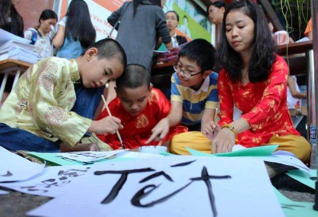 Đối với người học xưa, họ coi việc ngày Tết đến nhà thầy như để báo đáp lại phần nào công ơn dạy dỗ của thầy mà ít muốn thể hiện điều đó trong thơ ca. (Ảnh minh họa).