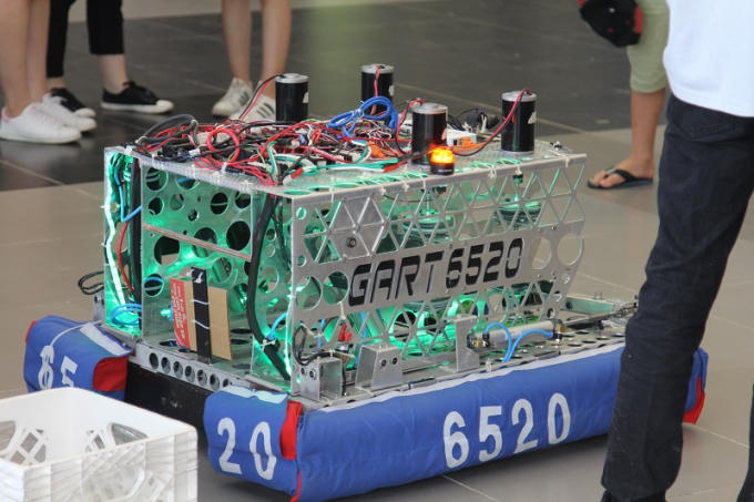 Một trong những sản phẩm cầu kỳ được vận hành bằng hệ thống điều khiển từ xa do các bạn học sinh trường Amsterdam sáng chế.