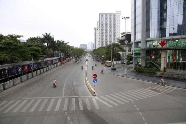 Phố Thái Hà lúc 7h.