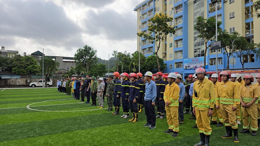 Các lực lượng tham gia diễn tập. Ảnh: Nguyễn Quang