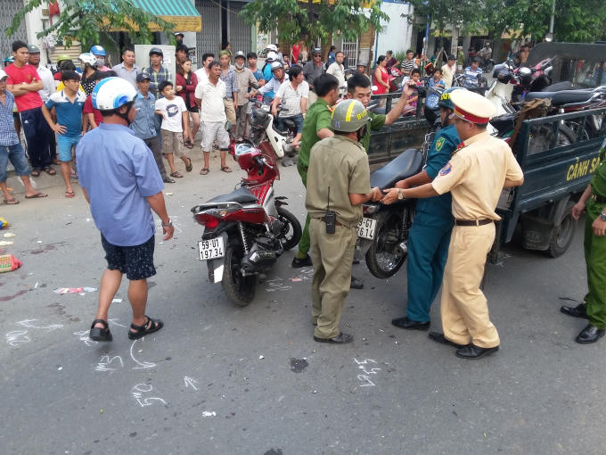 Hai phương tiện được cơ quan công an đưa về trụ sở.