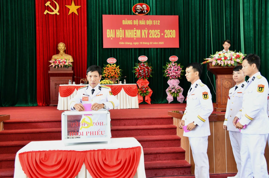 Bỏ phiếu bầu Ban chấp hành Đảng bộ Hải đội 512 nhiệm kỳ 2025-2030
