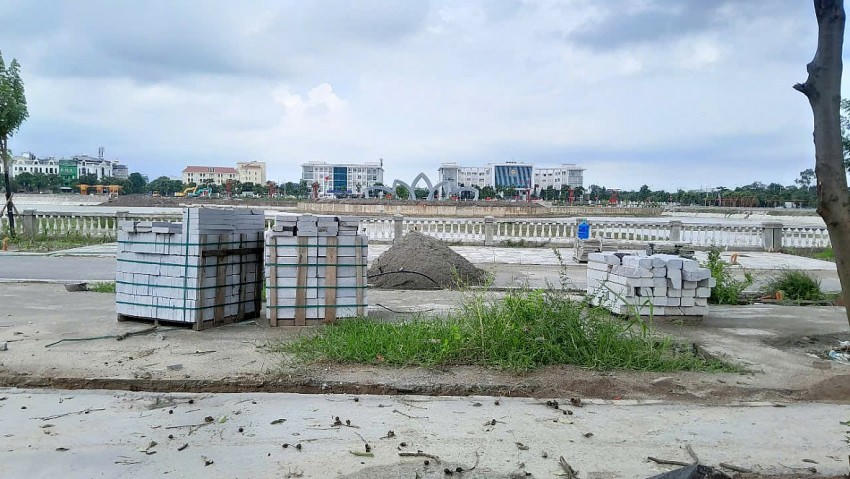 Nhiều hạng mục vẫn chưa hoàn thành.