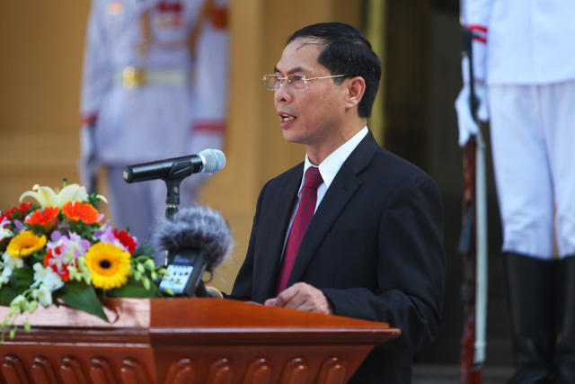 Phát biểu tại buổi lễ, Thứ trưởng Thường trực Bộ Ngoại giao Bùi Thanh Sơn cho rằng đây là thời khắc để các thành viên ASEAN có thể tự hào nhìn lại chặng đường phát triển bền bỉ, nỗ lực của các quốc gia Đông Nam Á trong nửa thập kỷ qua để cùng nhau tiến bước vì tương lai chung của Cộng đồng ASEAN.