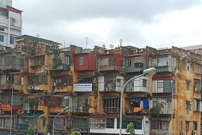 Nhiều chung cư cũ hiện đã xuống cấp khá nghiêm trọng