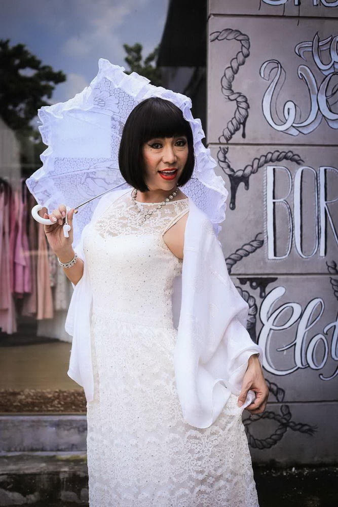 Long Nhật hóa thành Cindy- quý cô Việt Kiều sang chảnh trong