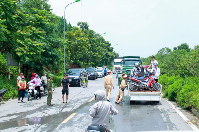 Đây là tuyến đường hàng ngày của rất nhiều người dân ở ngoại thành qua lại trung tâm thành phố.
