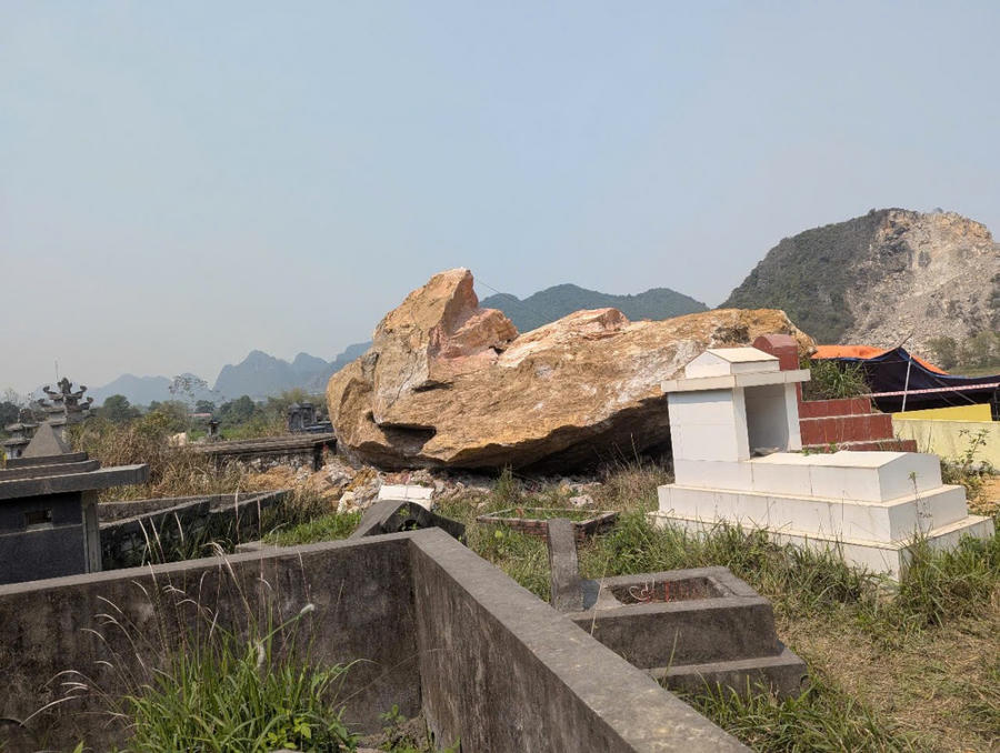 Trong đó, một số người dân đến nay vẫn chưa thể xác định được vị trí ngôi mộ của gia đình.