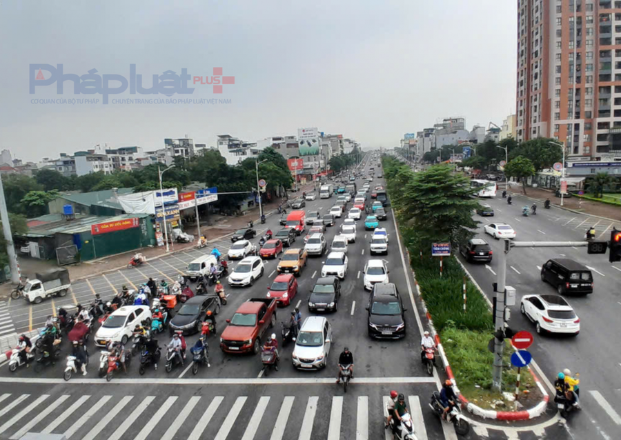 Hầm chui tại nút giao Cổ Linh có tổng chiều dài khoảng 600m, trong đó hầm kín dài 100m, hầm hở khoảng 260m; tường chắn và gờ chắn bánh là 240m, vuốt nối vào đường Đàm Quang Trung và đường đầu cầu Vĩnh Tuy.
