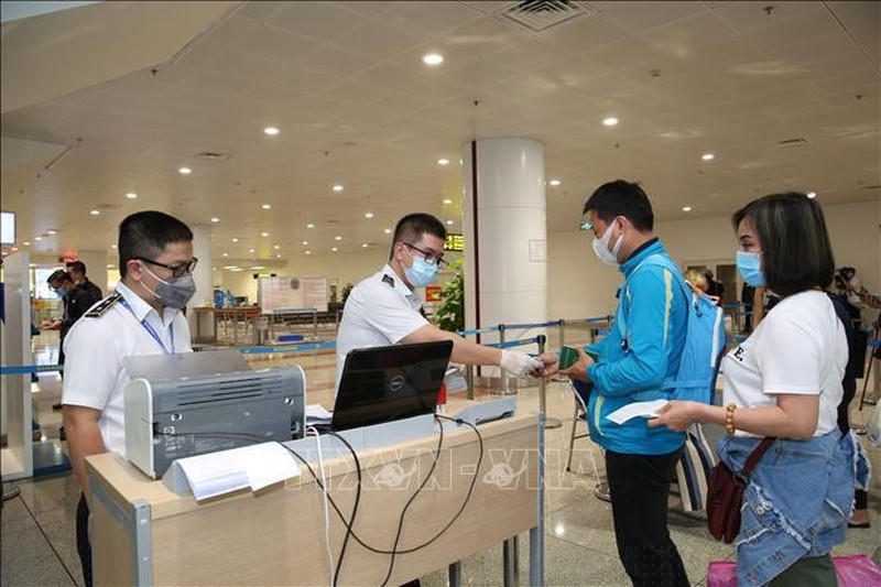 Kê khai y tế ở Sân bay quốc tế Nội Bài.