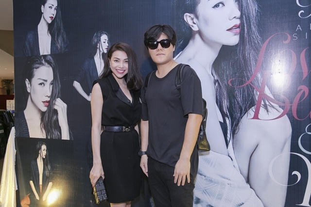 Trà Ngọc Hằng và đại diện công ty giải trí tại Hàn Quốc