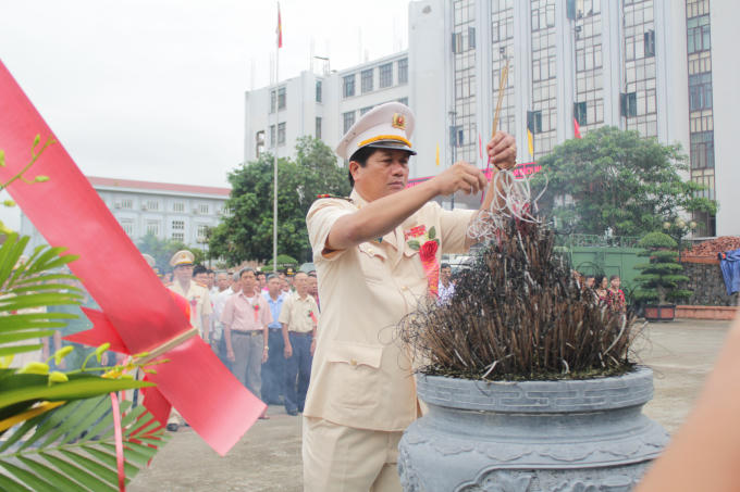 Đồng chí Đại tá Đinh Tiến Quân, Ủy viên Ban Thường vụ Tỉnh ủy, Bí thư Đảng ủy, Giám đốc Công an tỉnh Lào Cai chủ trì buổi gặp mặt kỷ niệm.