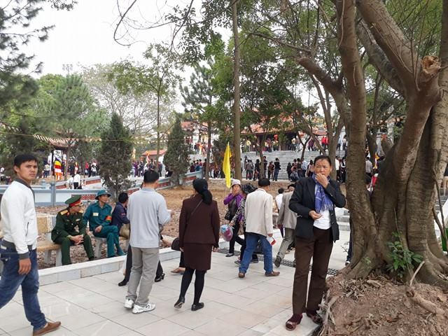 Tăng cường lực lượng dân quân tại lễ hội.