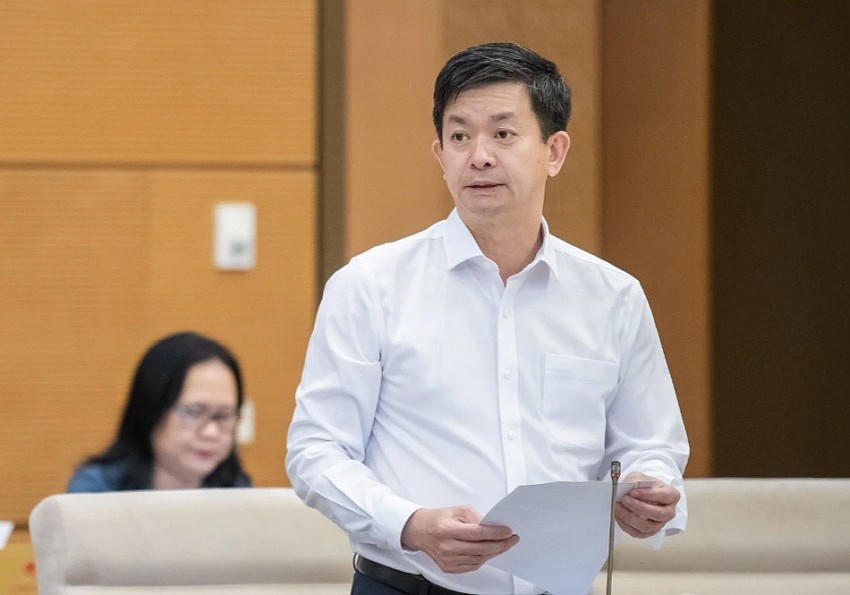 Tổng Thư ký Quốc hội, Chủ nhiệm Văn phòng Quốc hội Lê Quang Tùng trình bày báo cáo. Ảnh: Media Quốc hội