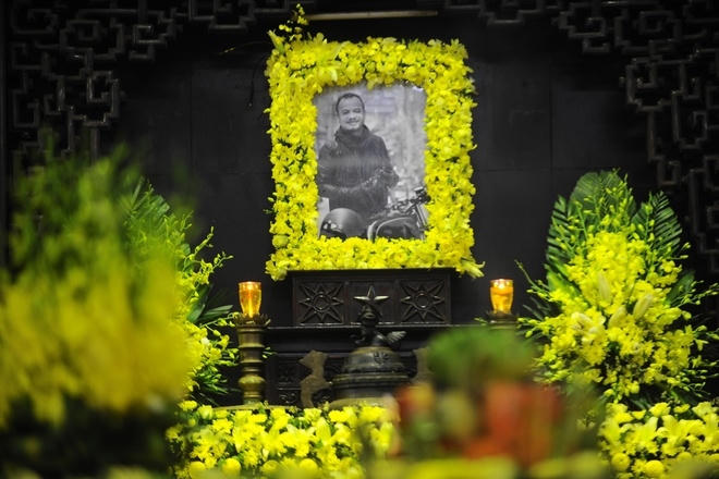 Trần Lập qua đời vào ngày 17/3 tại nhà riêng sau hơn bốn tháng chiến đấu với bệnh ung thư trực tràng. Đám tang của nhạc sĩ bắt đầu 7h ngày 23/3 tại Nhà tang lễ Bộ Quốc phòng, Hà Nội. Người thân, bạn bè và đông đảo khán giả lặng lẽ đứng xếp hàng để vào nhìn mặt anh lần cuối.