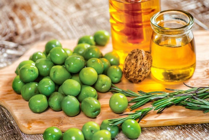 Cả tôm và dầu oliu đều là thực phẩm chứa nhiều chất dinh dưỡng, tuy nhiên, khi kết hợp chúng với nhau sẽ thành chất độc gây hại cho cơ thể.