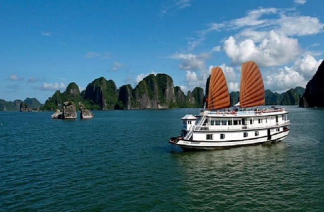 Quảng Ninh: 1 du khách tử vong khi tham quan vịnh Hạ Long
