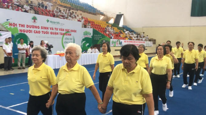 Cụ Lư Thị Ngọc Anh (92 tuổi) tập dưỡng sinh Totha: "Giờ tôi không còn cảm thấy mình là người già nữa cứ như đang được trẻ thêm mấy chục tuổi.