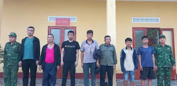 Bộ đội Biên phòng Trà Cổ ( BĐBP Quảng Ninh) bắt giữ nhóm đối tượng. Ảnh: BĐBP cung cấp.