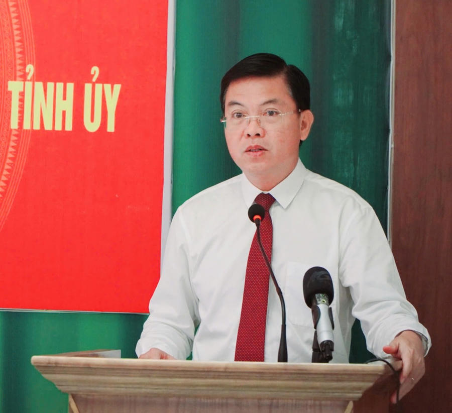 Ông Nguyễn Lưu Trung - tân Bí thư Thành ủy Hà Tiên phát biểu.