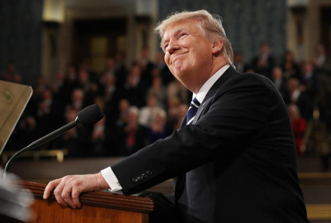 Phát biểu về NATO, Tổng thống Trump vẫn bày tỏ sự ủng hộ với tổ chức này tuy nhiên ông cũng không quên nhắc các thành viên hoàn thành nghĩa vụ tài chính.