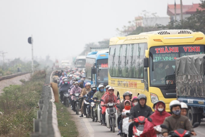 Nam Định: Giao th&ocirc;ng kẹt cứng trước giờ khai hội chợ Viềng