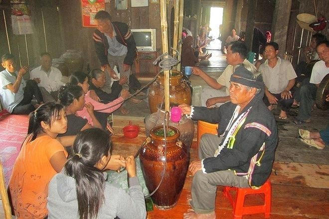 Vì có sự tham gia đóng góp của cả buôn làng nên lễ cúng trưởng thành của người Ê Đê Phú Yên thể hiện tính cộng đồng rất cao.