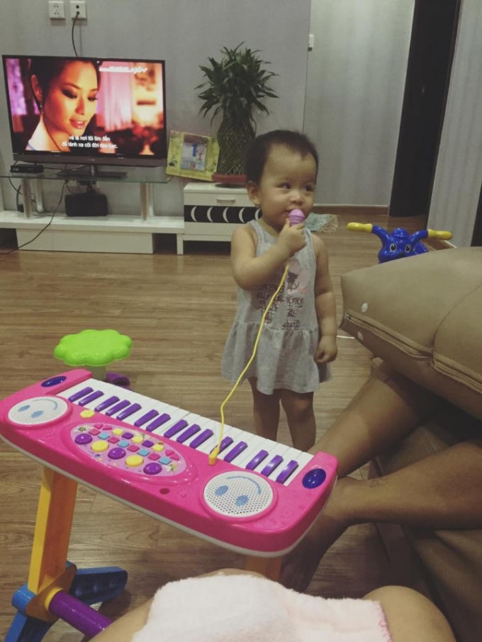 Khoảnh khắc vui đùa bên cô cháu gái dễ thương.