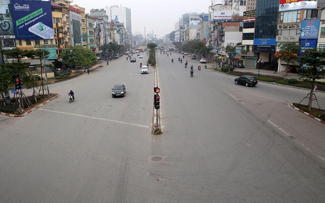 Đường Trường Chinh vắng vẻ lúc 7 giờ sáng, đây là thời điểm giao thông căng thẳng các ngày trong tuần.