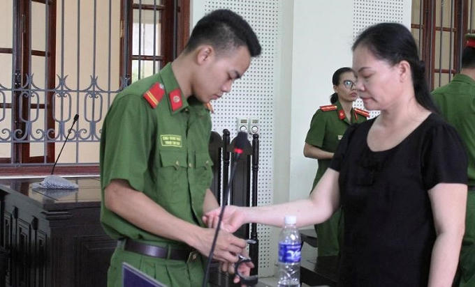 Bị cáo Vi Thị Hoa tại phiên tòa. (Ảnh: báo Pháp luật TP HCM)