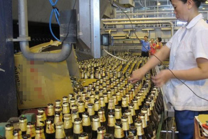 Tại phiên thảo luận về Dự thảo Luật phòng chống tác hại của rượu, bia ngày 16.1.2018, một số đại biểu Quốc hội đã bày tỏ sự băn khoăn về tính thiếu khả thi của quy định cấm bán rượu, bia trên Internet (Ảnh minh họa).