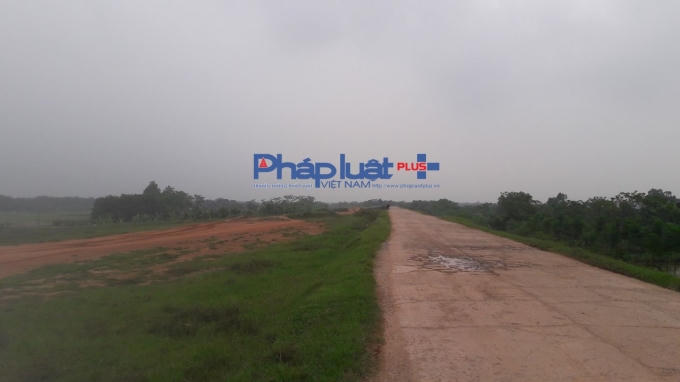 Bụi và bẩn ảnh hương đến việc đi lại và sinh hoạt của người dân.