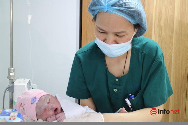 Bé gái nặng 2,9 kg