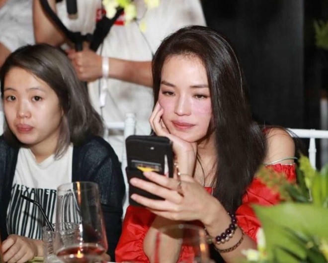 Thư Kỳ là một trong những người bạn thân nhất của Lâm Tâm Như. Cô trở về từ nước ngoài để dự đám cưới bạn.