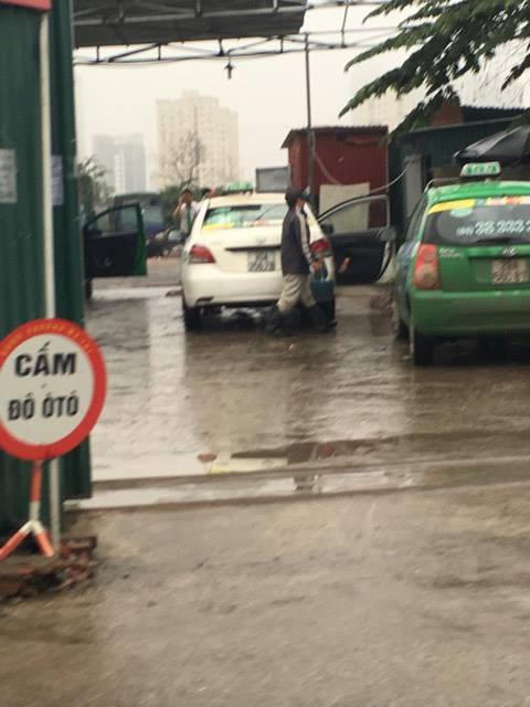 Bãi xe không phép đang hoạt động.