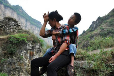 4 c&acirc;u chuyện rung động t&acirc;m can về sự hy sinh của cha mẹ