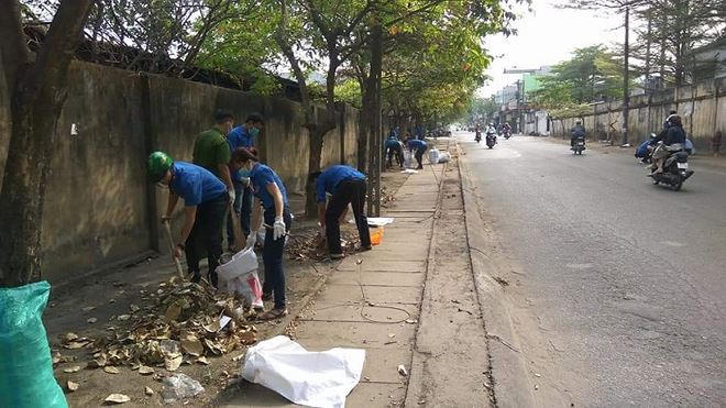 Quảng c&aacute;o &ldquo;r&aacute;c&rdquo;: Kẻ d&aacute;n &ndash; người gỡ