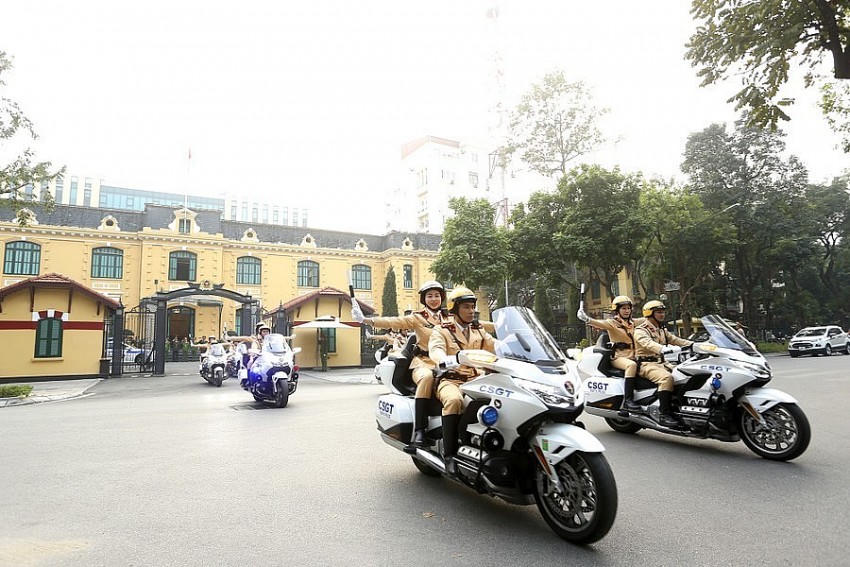 Công an Hà Nội ra quân bảo bảo đảm trật tự, an toàn giao thông trong dịp Tết và các lễ hội đầu xuân năm 2025.