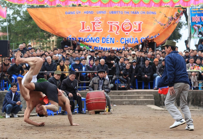 Tưng bừng hội Vật Đền - Ch&ugrave;a Chi Đ&ocirc;ng