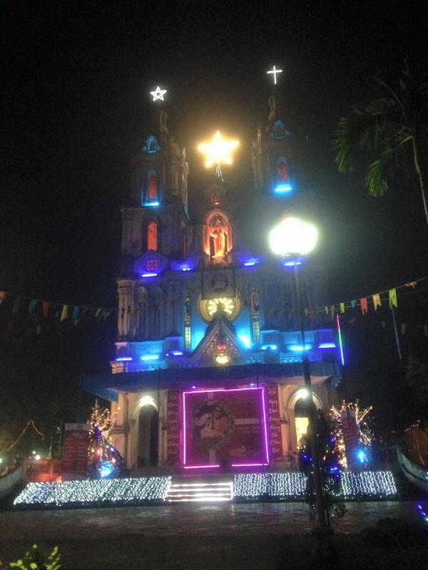 Nhà thờ Đại Ơn lung linh trong ánh đèn hoa