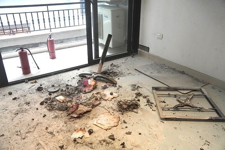 Bình chữa cháy xách tay được sử dụng để dập tắt đám cháy ngay từ ban đầu.