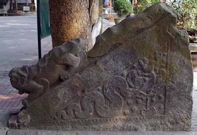 Thành bậc sấu đá và chim phượng thế kỷ XI -XII, tại chùa Bà Tấm, Gia Lâm, Hà Nội. Ảnh: Internet