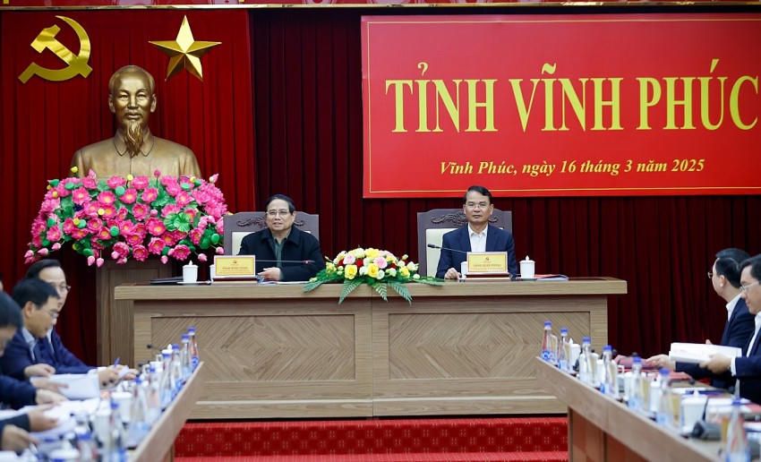 Thủ tướng nêu 10 giải pháp cho Vĩnh Phúc phát triển. Ảnh: VGP