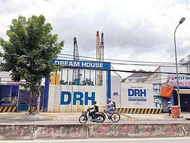 HoSE giữ nguyên diện cảnh báo đối với cổ phiếu Công ty Cổ phần DRH Holdings (Ảnh Thời báo Tài chính).
