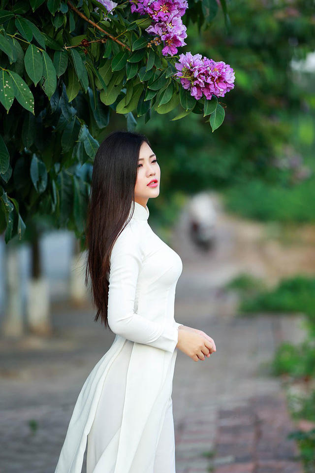 Cùng ngắm nhìn một số hình ảnh khác của Lê Song Ngân.